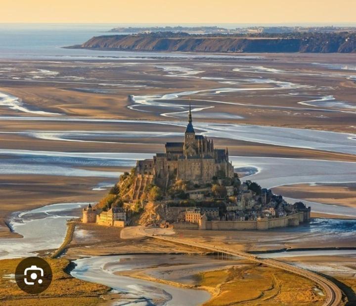 Vila Tante Adele Saint-Ouen-de-la-Rouerie Exteriér fotografie